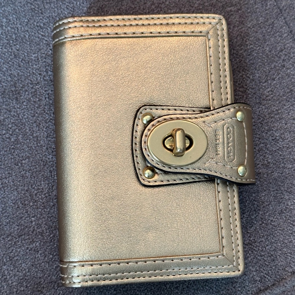 TikTok Viral Vintage Coach Turnlock Agenda Planner Passport Holder NWT